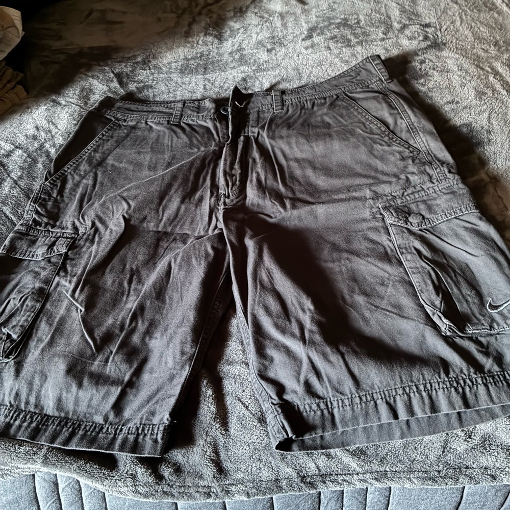 Nike Dark Grey Cargo Shorts with Drswstrings. Made of a thicker cotton material.